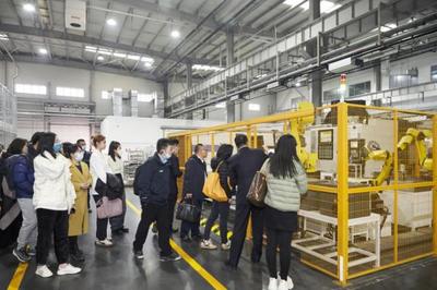 探訪無人化智能采煤產業基地:“操作島”“太空艙”助力煤炭行業安全生產