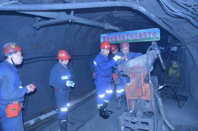 “據說董事長就是沖這個來的!”