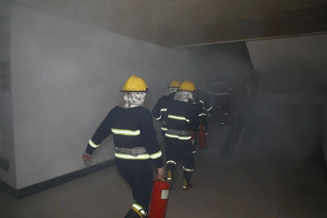 彭莊煤礦開展應急消防演練 筑起生命'防火墻'